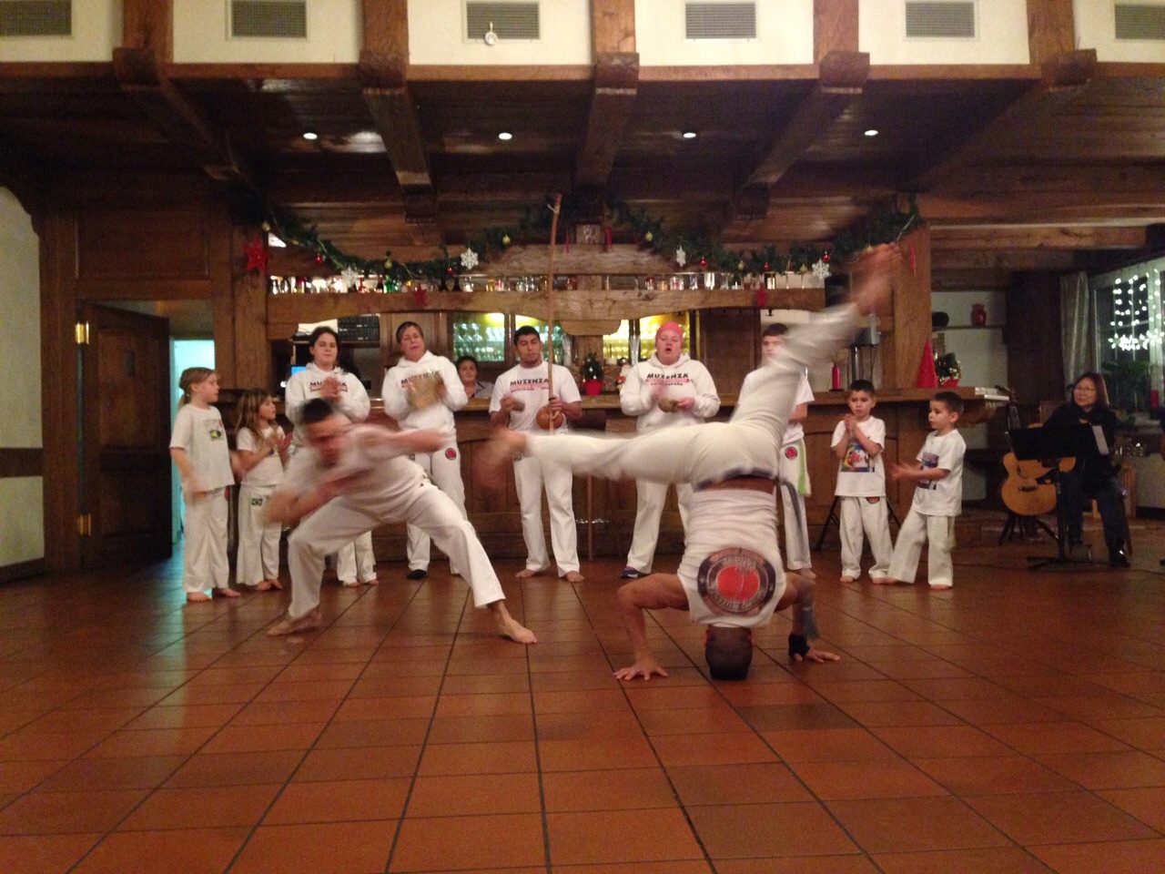 Capoeira Auftritt bei einer Weihnachtsfeier